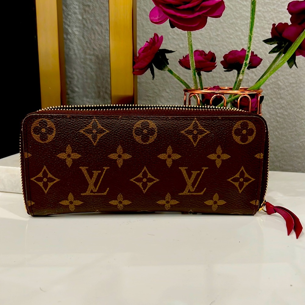 Authentic Louis Vuitton Monogram Wallet - LIKE NEW